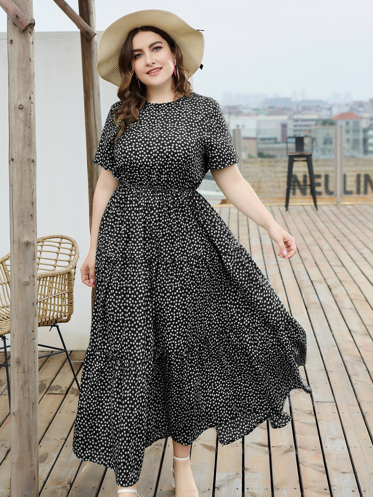 Plus Floral Swing Maxi Dress with Ruffle Hem - Black / 4XL