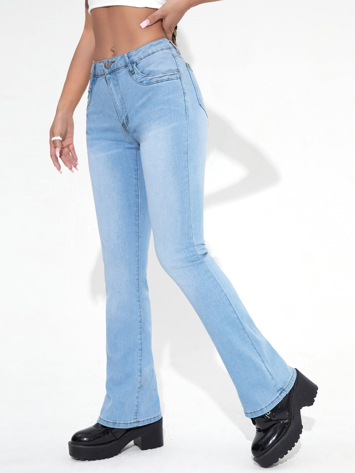 Straight Leg Jeans - Light Wash / L
