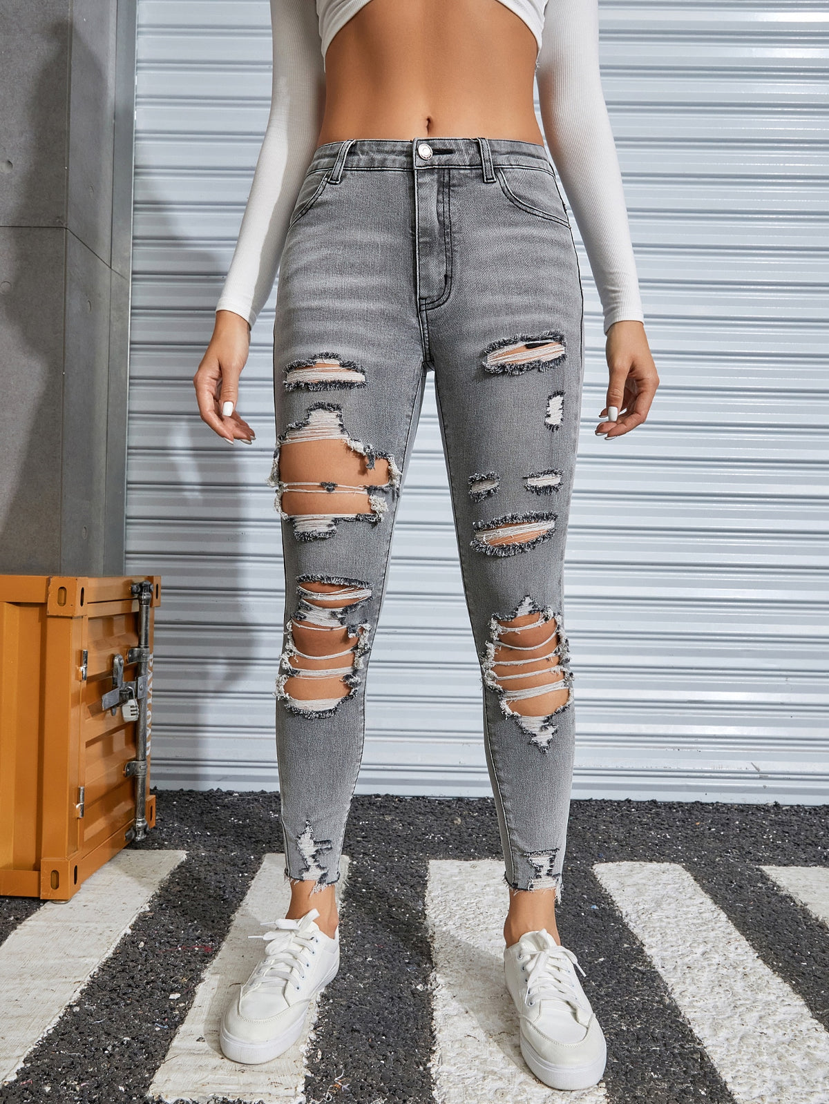 Skinny Jeans Cut Out Ripped with Raw Hem
