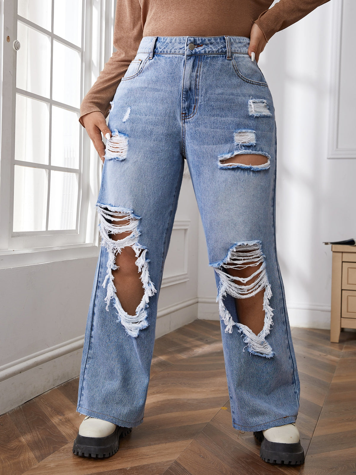 Plus Ripped Wide Leg Jeans with High Waist