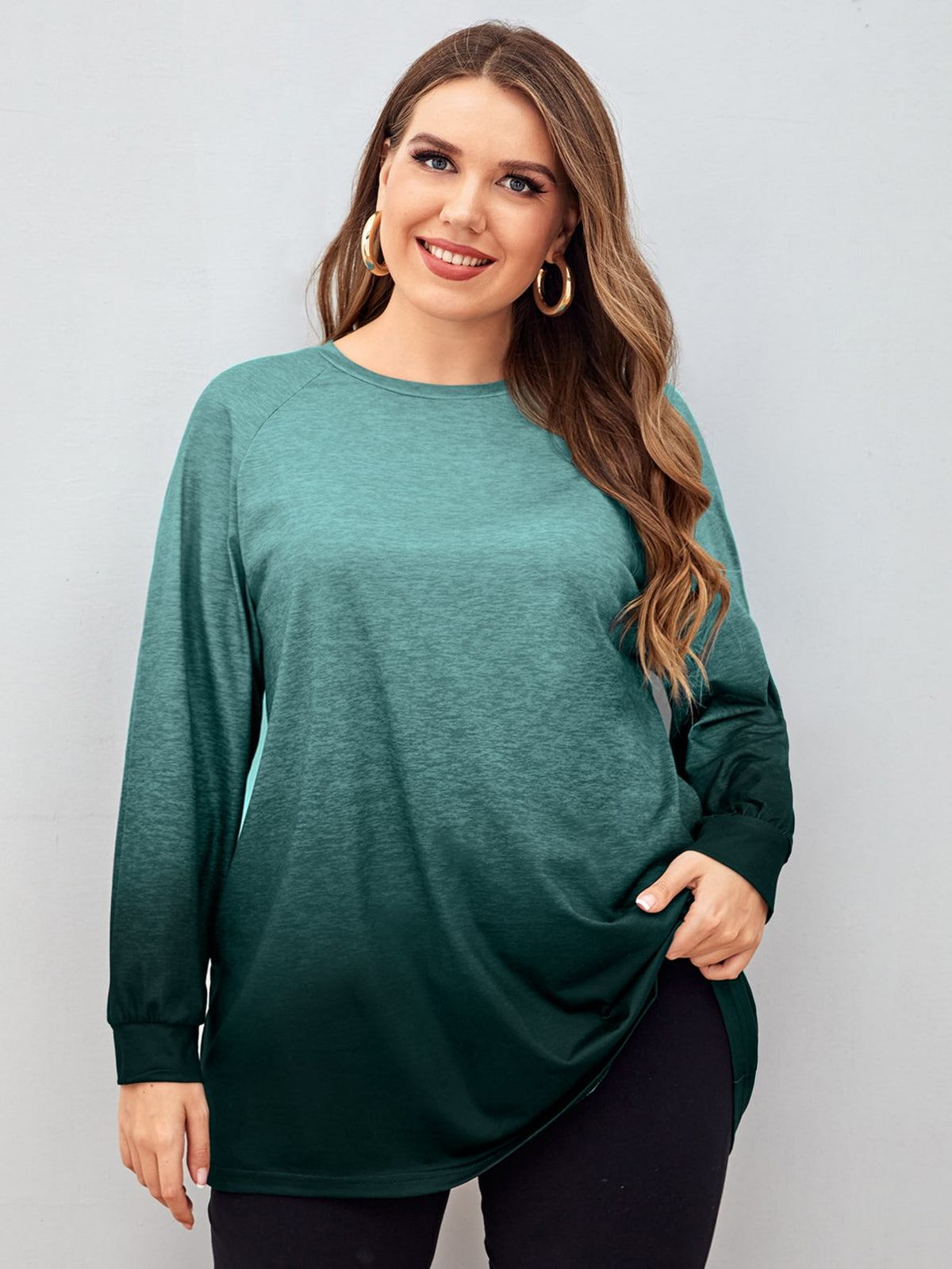 Plus Size Two Tone Tee with Raglan Sleeve - Multicolor / 4XL