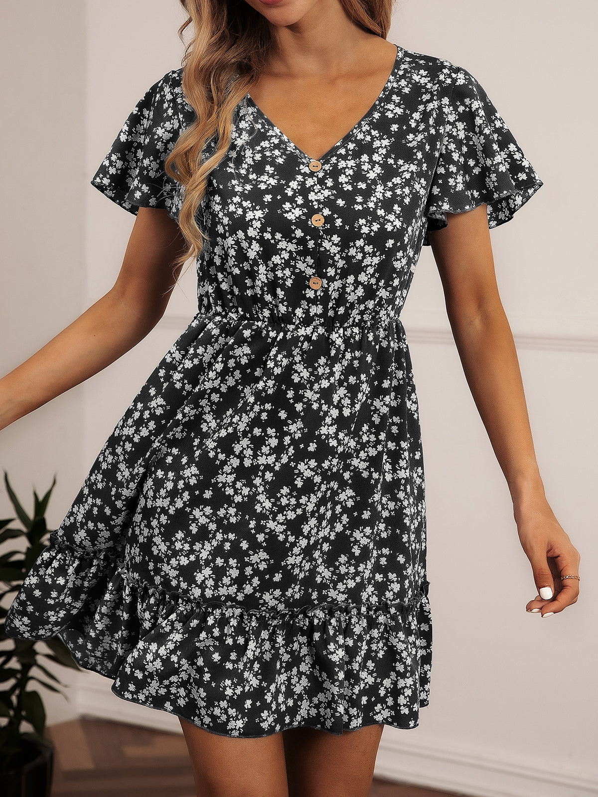 Floral Print Dress with Ruffle - Black and White / XL